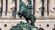 Die Prinz-Eugen-Statue vor der Hofburg: Cyberkriminelle haben nun einen Computervirus nach ...