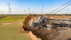 NGOS kritisieren klimaschädliche Investments in fossile Brennstoffe wie Kohle.