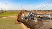 NGOS kritisieren klimaschädliche Investments in fossile Brennstoffe wie Kohle.