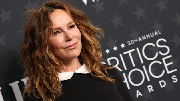 Jennifer Grey gratulierte ihrer Freundin Tracy Pollan mit einem besonders freizügigen Foto.