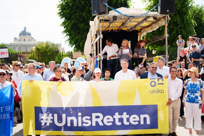 Auch öffentliche Unis haben protestiert – sie wollen mehr Geld.