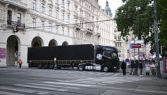 Für Besucher wirken die geparkten Trucks oft unspektakulär. In Wahrheit steckt aber etwas ganz ...