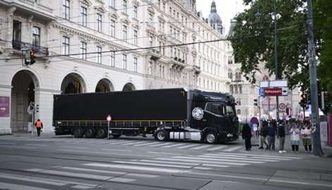 Für Besucher wirken die geparkten Trucks oft unspektakulär. In Wahrheit steckt aber etwas ganz ...
