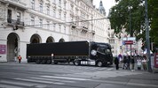 Für Besucher wirken die geparkten Trucks oft unspektakulär. In Wahrheit steckt aber etwas ganz ...