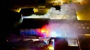 Mitten in der Nacht stand die Halle komplett in Flammen. Am Tag danach war noch nicht klar, wie ...