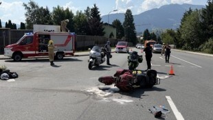 Das Motorrad des Verunfallten wurde durch den Aufprall beschädigt.
