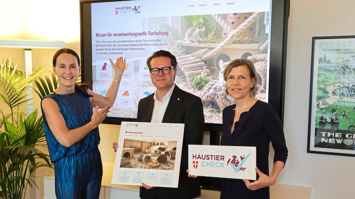 Tierschutz-Stadtrat Jürgen Czernohorszky (mi.) und Tierschutz Ombudsfrau Eva Persy (re.) ...