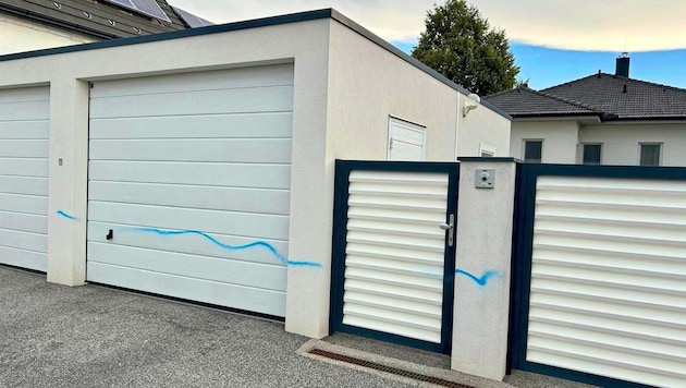 Hausfassaden, Garagentore und auch ein Auto wurden besprüht. Zwei Gassen sind besonders ...