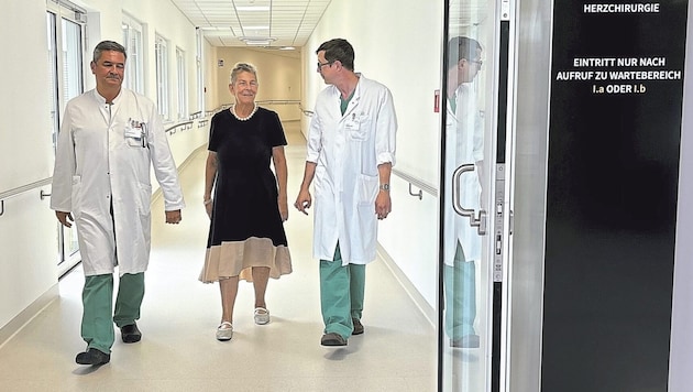 Ochsenhofer, Kdolsky und Dietl (v.l.) beim Rundgang durch die Herzchirurgie in der Klinik ...