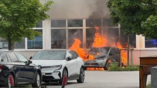 Das Auto stand in Vollbrand.