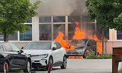 Das Auto stand in Vollbrand.