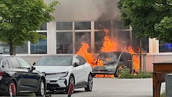 Das Auto stand in Vollbrand.