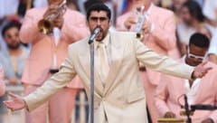 Bad Bunny trug in Düsseldorf nicht nur dieses noble Outfit – sondern auch eine ...