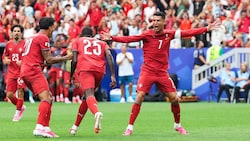 Cristiano Ronaldo (re.) und Co. jubeln über einen Kantersieg gegen Usbekistan.