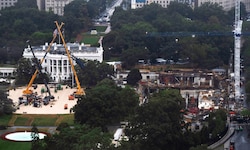 Während vor dem Weißen Haus noch die Reste der Strukturen der Käfigkämpfe abgebaut werden, plant ...