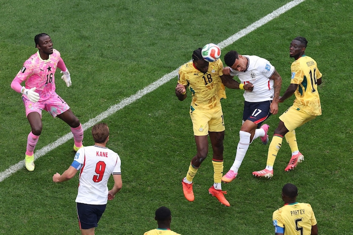 England struggled repeatedly against Ghana’s defense.