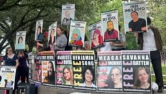 Unterstützer der nun verurteilten Demonstranten protestierten vor dem Gerichtsgebäude und ...