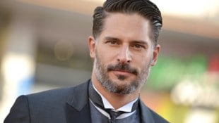 Joe Manganiello enthüllt in seinen Memoiren einen „langwierigen Kampf ums Überleben“, während ...