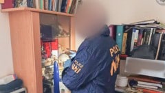 Die menschlichen Überreste nahm der Klinikmitarbeiter von seinem Arbeitsplatz mit oder gruß ...