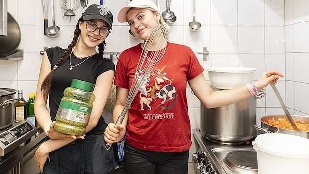 Diese zwei Schülerinnen engagieren sich in der Ehrenamtswoche