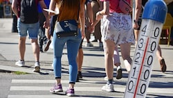 40 Grad sind prognostiziert – Straßen und Gehsteige werden zu wahren Backöfen.  