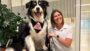 Therapiehund Rainbow und Besitzerin Psychologin Mag. Kathrin Fleischmann.