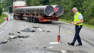 Gerhard Kronreif sicherte gleich nach dem Unfall die Spuren. Bald werden die Fahrzeuge ...