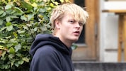 Marius Borg Høiby bleibt in U-Haft, darf aber vorläufig mit einer Fußfessel auf Schloss Skaugum ...