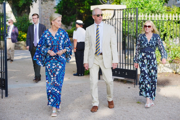 Herzogin Sophie von Edinburgh liefert den perfekten Sommer-Look: Am ersten Tag ihres Besuches ...