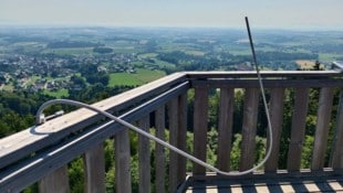 Auch Blitzableiter wurden von den Unbekannten beschädigt.