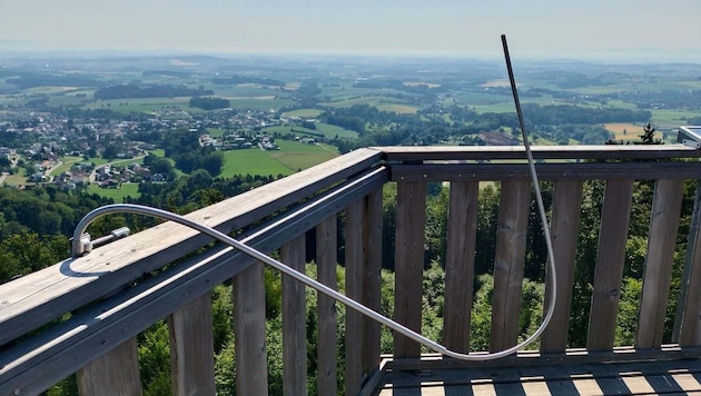 Auch Blitzableiter wurden von den Unbekannten beschädigt.