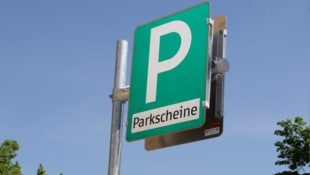In Grüner und Blauer Zone müssen ab 1. Juli auch Besitzer von E-Autos in den Parkzonen bezahlen.