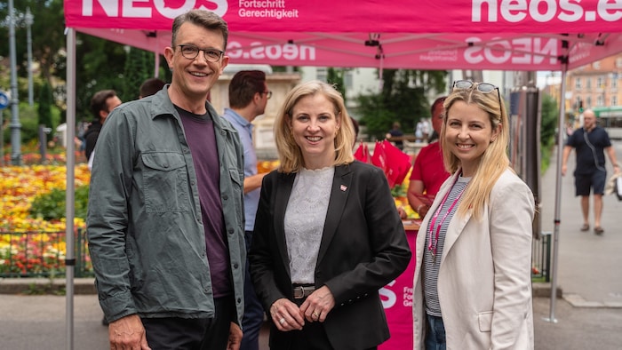 Philipp Pointner mit Beate Meinl-Reisinger (M.)