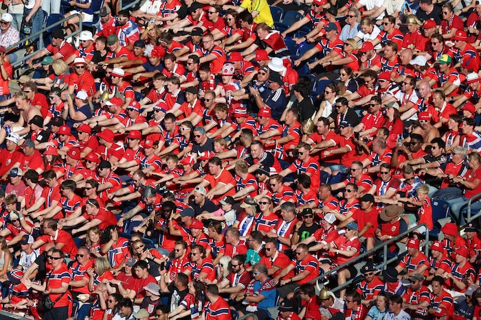 Rudernde Norwegen-Fans gibt‘s heute wieder gegen Frankreich.