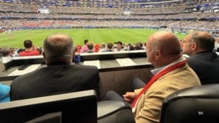 Mit neun (!) Begleiterin reiste Stocker im Juni nach Dallas. Die Rechnung für den kurzen Trip ...