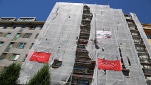 Der Mann (21) fiel vom Dach dieses Wohnhauses in die Tiefe, als er einen Blitzableiter ...