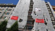 Der Mann (21) fiel vom Dach dieses Wohnhauses in die Tiefe, als er einen Blitzableiter ...