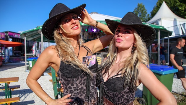 In der Partyzone bei „Camping Gelb“ ging es schon gestern heiß her