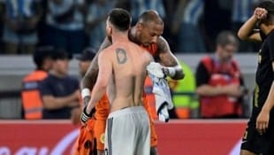 Als Lionel Messi ihm 2023 um den Trikottausch bat, war Curacao-Torhüter Eloy Room völlig ...