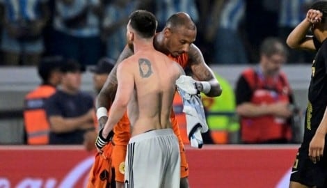 Als Lionel Messi ihm 2023 um den Trikottausch bat, war Curacao-Torhüter Eloy Room völlig ...