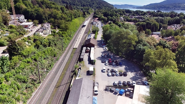 In Velden und Lind braucht man am Bahnhof Glück, um einen Parkplatz zu finden.