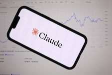 Alibaba soll Anthropics KI Claude genutzt haben, um sein eigenes KI-Modell anzutrainieren.