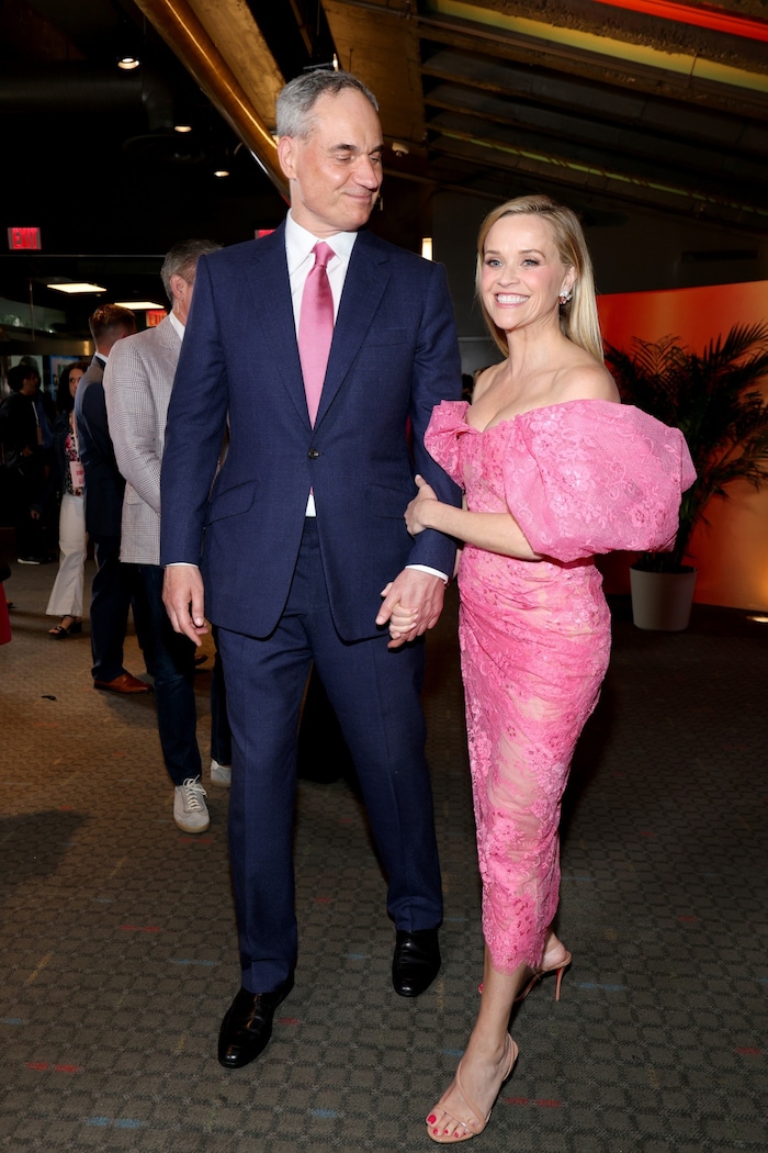 Händchen haltend und absolut verliebt präsentierten sich Reese Witherspoon und Oliver Haarmann ...