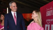 Mitte der Woche durften sich die Fans über ein Pärchen-Debüt von Reese Witherspoon und Oliver ...