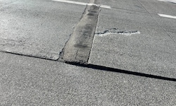 Die Betonplatten auf der Westautobahn haben sich aufgewölbt.