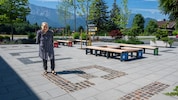„LU BI“ steht in großen Lettern am neuen Dorfplatz in Ludmannsdorf.