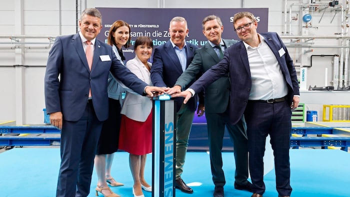 Bei der offiziellen Eröffnung, v.l.: Franz Jost (Bürgermeister Fürstenfeld), Tanja Kienegger ...