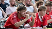 Stimmung pur beim Public Viewing in Langenlois. Bis zum Schlusspfiff feuerten hunderte Fans ihre ...