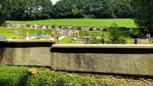 Vor und auf dem Friedhofsgelände fehlen nun viele der einstigen Bäume. „Das war einst der ...