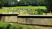 Vor und auf dem Friedhofsgelände fehlen nun viele der einstigen Bäume. „Das war einst der ...
